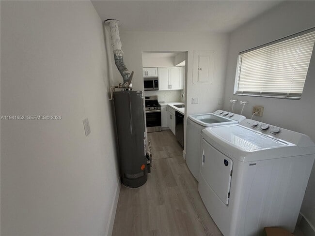 Building Photo - 3581 SW 13th Ct