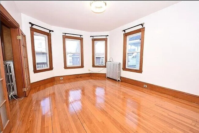 Building Photo - 7 Gayland St