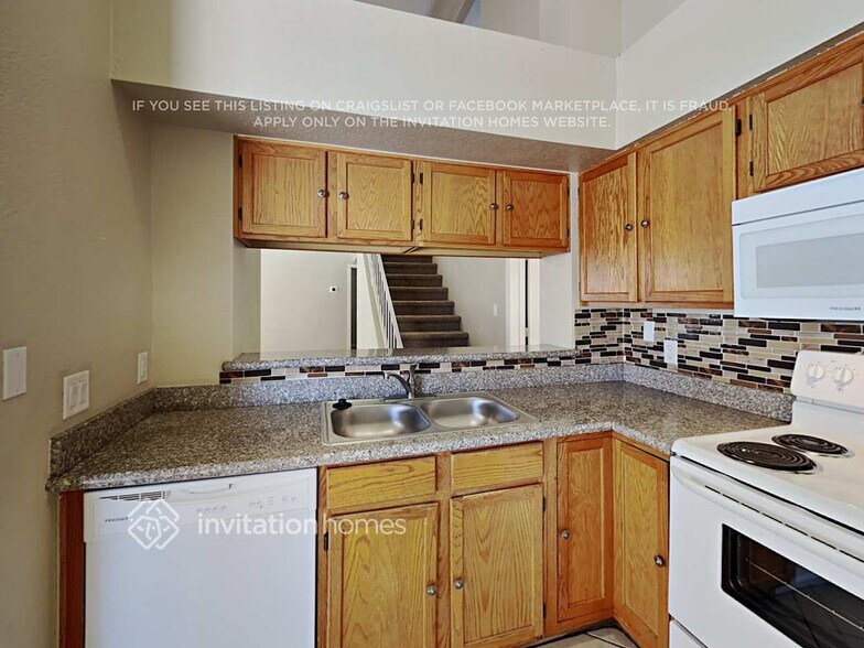 Building Photo - 8849 W Fairmount Ave