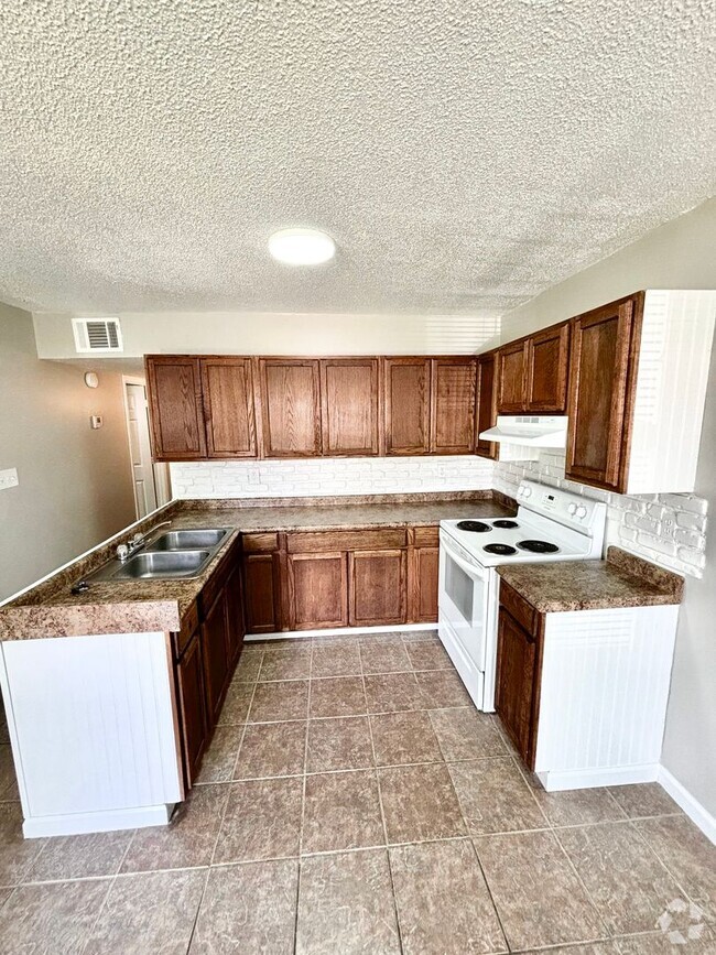Building Photo - 1/2 off the first month's rent with a secu...