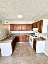 Building Photo - 1/2 off the first month's rent with a secu...