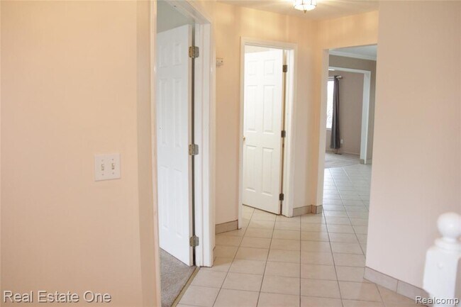 Building Photo - 40690 Bluesprings Ct