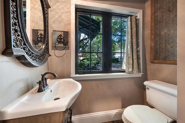 Building Photo - 447 Giralda Ave