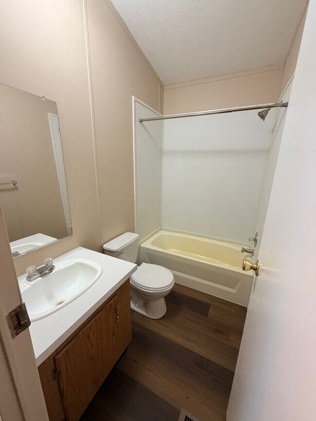 Building Photo - Beautiful Updated 3 Bedroom Home in Bossier