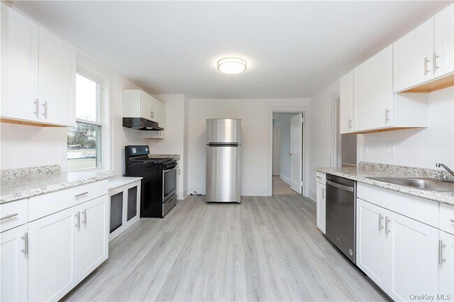 Building Photo - 167 Brook St