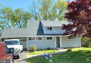 Building Photo - 73 Whitewood Dr