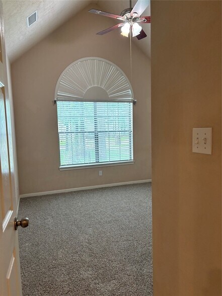 Building Photo - 3238 Glenforest Rd