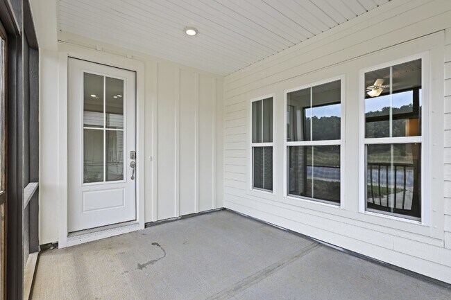 Building Photo - Spacious townhome with a wooded view! Spec...