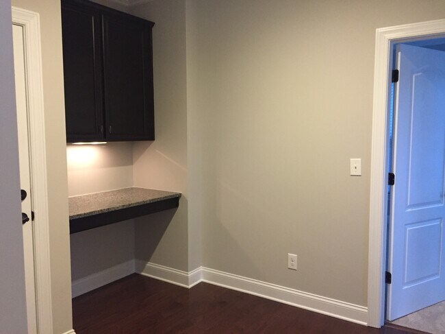 Building Photo - 2618 Snap Dragon Dr