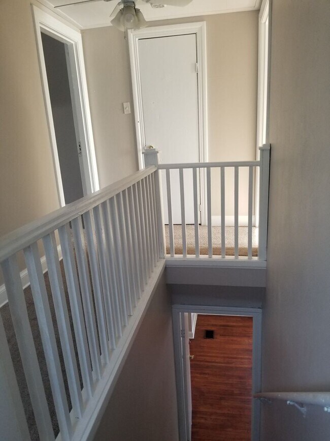 Building Photo - Cape Cod House