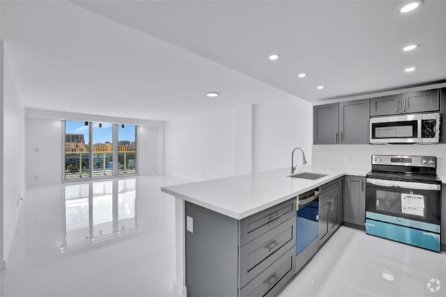 Building Photo - 3800 S Ocean Dr