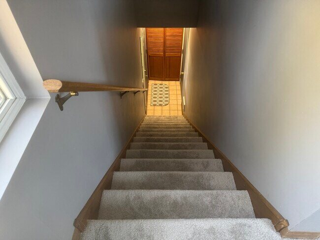 Building Photo - 1236 Sandhurst Ln