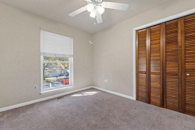 Building Photo - Indianhead Lakes Rental!
