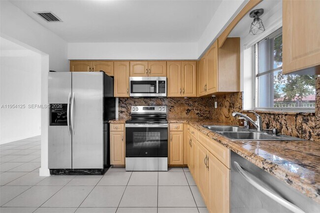 Building Photo - 4700 NE 21st Ave