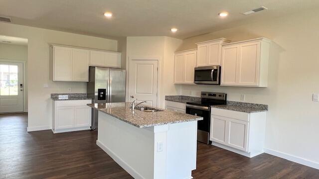 Building Photo - 4170 Lone Oak Cir