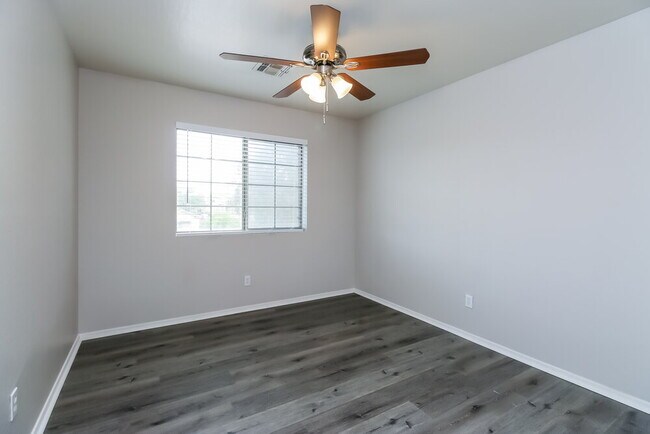 Building Photo - 3146 W Carlos Ln