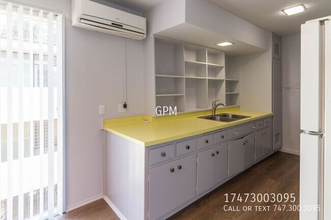 Building Photo - 2356 Duane St