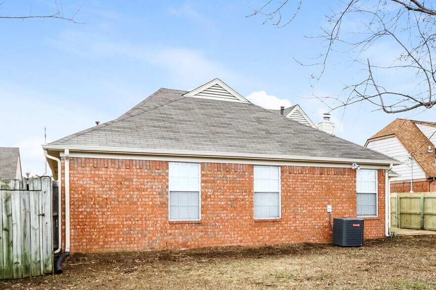 Building Photo - 8399 Bridge Creek Dr