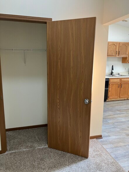 Building Photo - 665 Mumford Dr