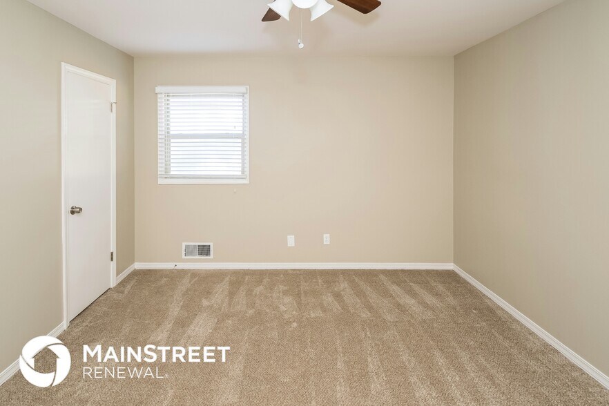 Building Photo - 1525 Pine Tree Dr