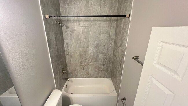 Building Photo - Beautiful 3 Bedroom, 2 Bathroom Home in Palm Bay!!