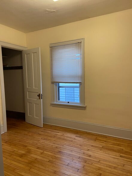 Front bedroom - 811 E Hadley St