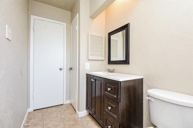 Building Photo - 15222 Morning Dove Dr