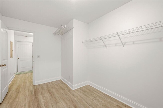 Building Photo - Spacious 5-Bedroom Home with Screened Patio & Private Fenced Yard in Guyton