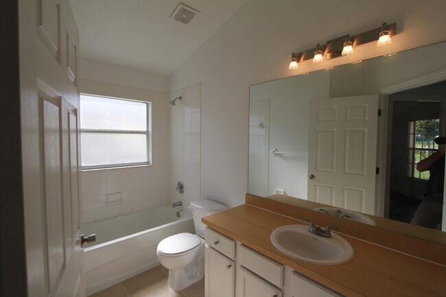 Building Photo - 210 Garberia Dr