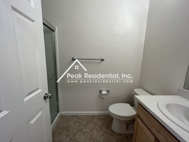 Building Photo - Newer 4bd/3ba Elk Grove Home with 2 Car Garage