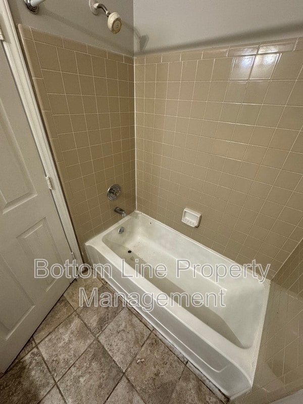 Building Photo - 6230 Rosecroft Dr