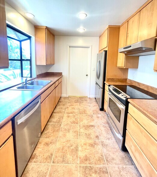 Building Photo - 1045 Marvista Ave