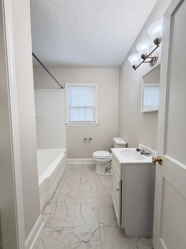 Building Photo - Wonderful 3 Bed and 1 Bath!