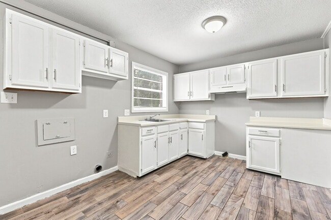 Building Photo - Skyview Townhomes