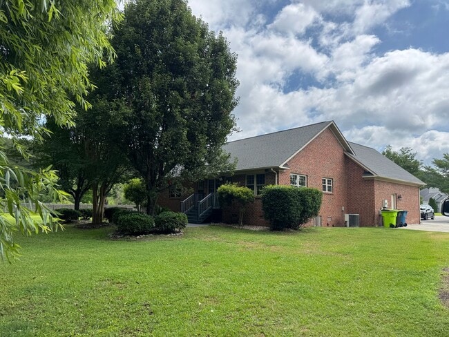 Building Photo - 105 Owls Nest Ct