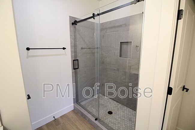 Building Photo - 123 Trifecta Ln