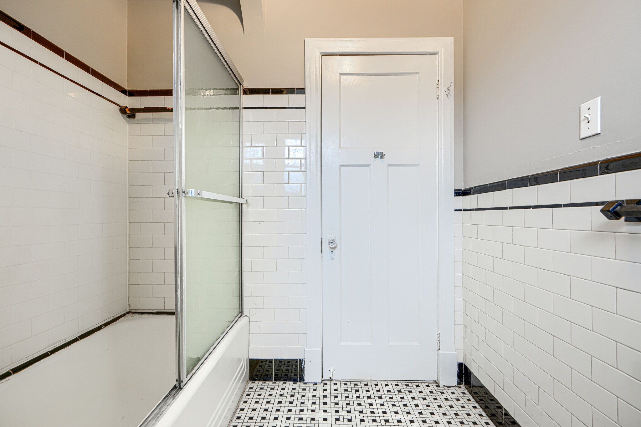 Bathroom - 4243 Shamrock Ave