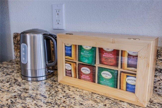 Building Photo - 29 Blue Sunrise Ave