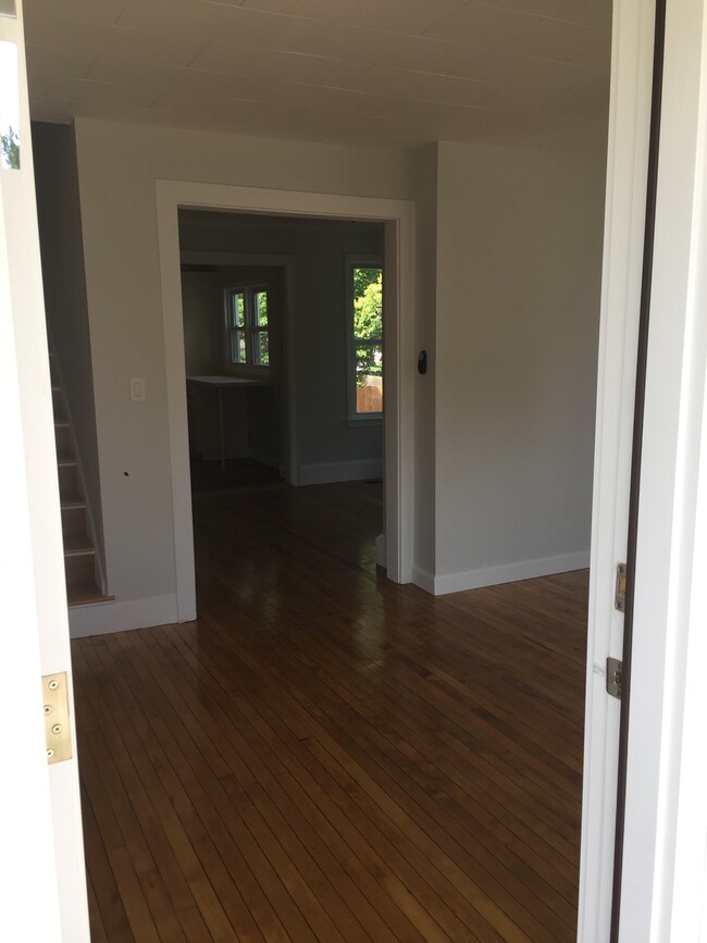 living room into dining room into kitchen - 116 Grove St