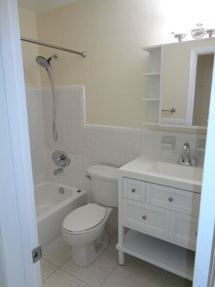 Building Photo - 2113 Miami Rd