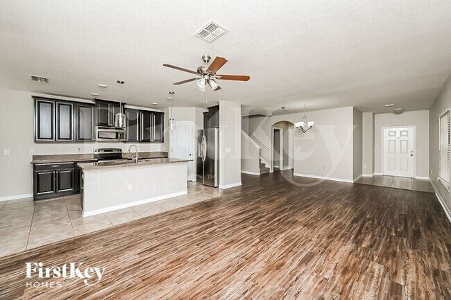 Building Photo - 2704 Garden Falls Dr