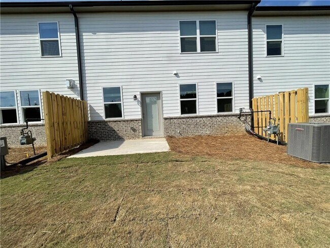 Building Photo - 5765 Thornton Dr
