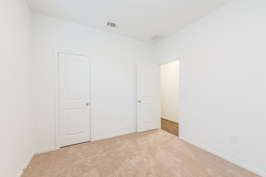Building Photo - 14483 Cedar Ledge Ln
