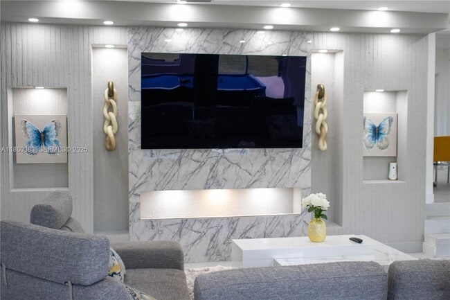 Building Photo - 295 NE 150th St