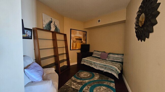 Building Photo - ***GORGEOUS FURNISHED 1 BEDROOM CONDO AT A...