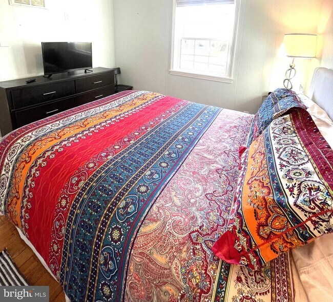 Building Photo - 221 Madison St