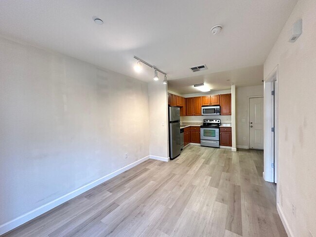 Building Photo - Modern Condo in a Gated Community Near Santana Row & Valley Fair!