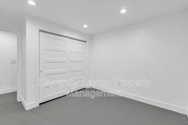 Building Photo - 955 N 800 E