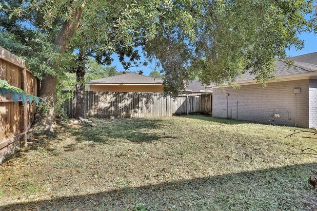 Building Photo - 9518 Kindletree Dr