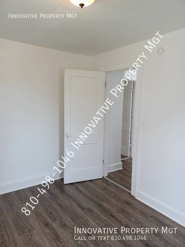 Building Photo - Beautifully updated 2 bedroom, 1 bath - $1...